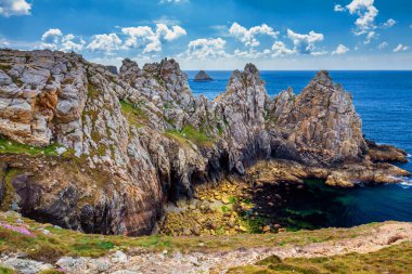 Pointe du Pen-Hir on the Crozon peninsula, Finistere department, Camaret-sur-Mer, Parc naturel regional d'Armorique. Brittany (Bretagne), France. clipart