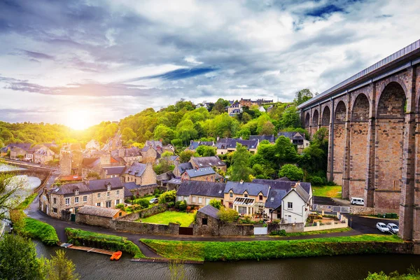 Великолепный Старый Город Динан Европейские Путешествия Осмотр Достопримечательностей Туризм Brittany — стоковое фото