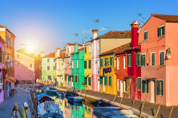 Rue Avec Des Bâtiments Colorés Dans Île Burano Venise Italie — Photo