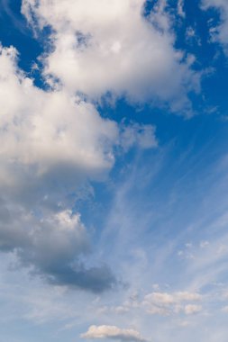 mavi gökyüzü bulutlu arkaplan