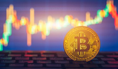 Bitcoin altın sikke ve ufuk grafik arka planı. Sanal cryptocurrency kavramı. Bitcoins merdiven grafik cryptocurrency kavramı üzerinde. Bitcoin para blockchain kavramı ile.