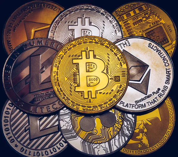 Uppsättning Kryptovalutor Med Bitcoin Etherium Ripple Litecoin Cryptocurrencys Nya Digitala — Stockfoto