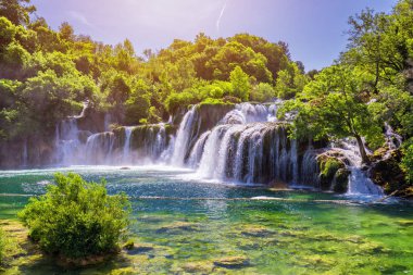 Milli Park Krka, Dalmaçya, Hırvatistan, Avrupa'nın güzel Skradinski Buk şelale. Büyülü şelaleler, Milli Park Krka, bölme. Split, Hırvatistan ziyaret etmek için harika bir yer.