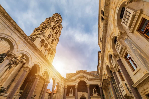 Diocletian Palace Peristyle Front Cathedral Saint Domnius Bell Tower Split — Stock Photo, Image