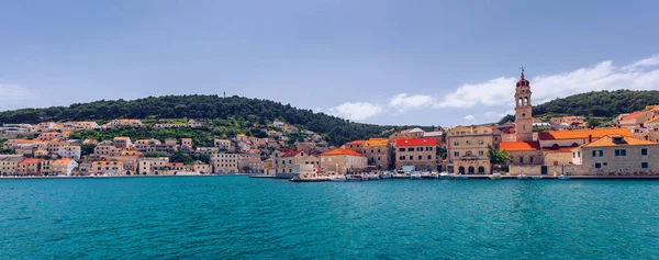 Pucisca Een Klein Stadje Het Eiland Brac Populaire Toeristische Bestemming — Stockfoto