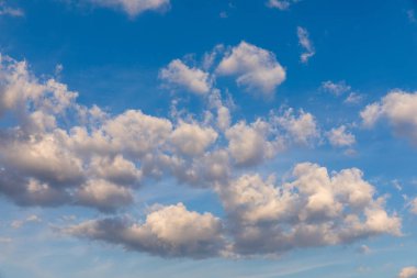 mavi gökyüzü bulutlu arkaplan