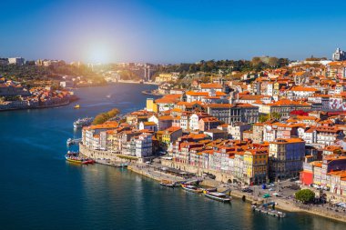 Porto, Portekiz 'in Douro Nehri kıyısındaki eski kasabası. Oporto Panoraması.