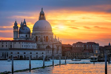 Venedik Grand canal, Basilica Santa Maria della Salute Venedik, İtalya. Mimari ve simgesel bir Venedik. Venedik kartpostal