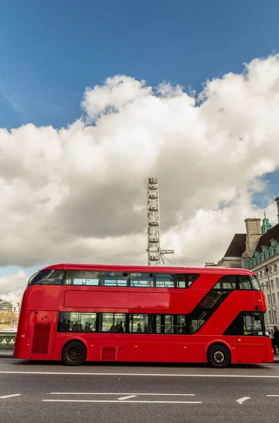 Panning Tiro Ônibus Vermelho Dois Andares Londres — Fotografia de Stock