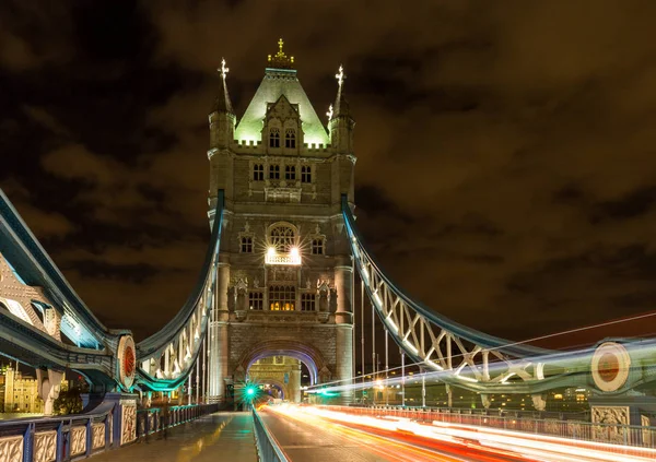 Tower Bridge London Night Moving Red Double Decker Bus Leaving — Stock Photo, Image