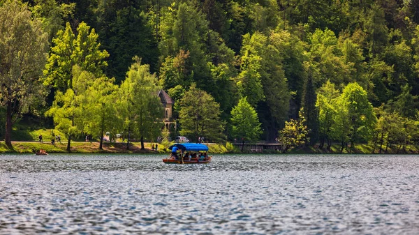 Iconic Bled Scenery Boats Lake Bled Slovenia Europe Wooden Boats — Stock Photo, Image