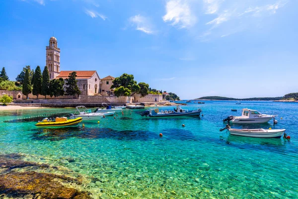 Visa Fantastisk Skärgård Med Båtar Framför Staden Hvar Kroatien Hamnen — Stockfoto