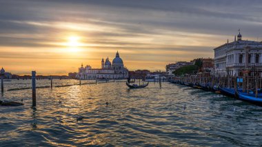 Venedik'te günbatımı. Grand Canal Venedik Santa Ma ile görüntü