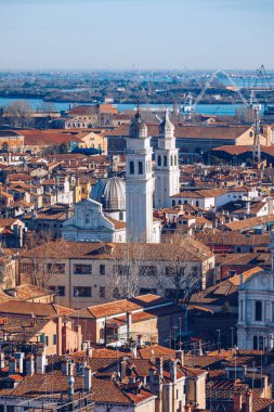 Venedik hava panoramik kırmızı çatılar, Veneto, İtalya. Aeri