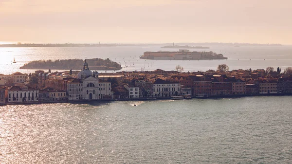 Flygfoto på San Giorgio Maggiore island, Venedig, Italien. Canal — Stockfoto