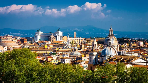Vista do centro histórico de Roma com a clássica história — Fotografia de Stock