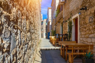 Şehirdeki Hvar, Hvar adası, Dal çiçek ile güzel sokak