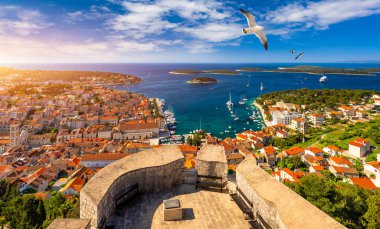 Martı ile Hvar şehir şehri, ünlü lüks seyahat uçuyor 