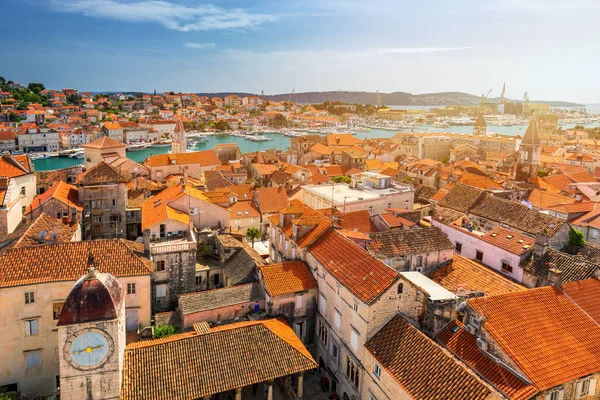 Zobacz miasto Trogir, stary turystyczne miejscem w Europie, Chorwacja. Trog — Zdjęcie stockowe