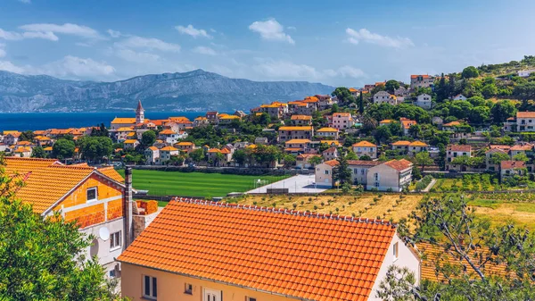 Postira na okno panoramę wyspy Brac, Dalmacja, Chorwacja. Postira — Zdjęcie stockowe