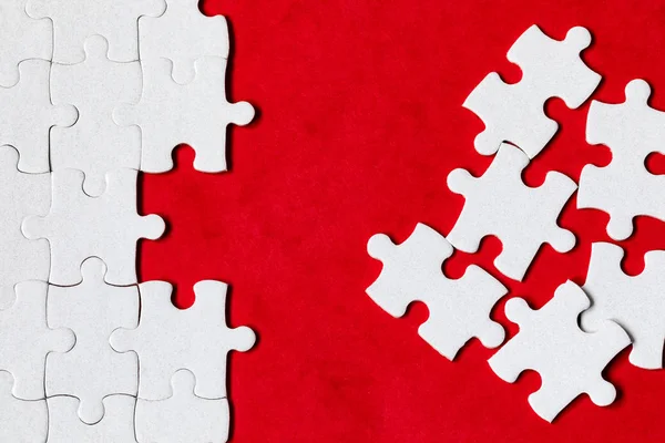 Unfinished white jigsaw puzzle pieces. Fill in pieces of the jig — Stock Photo, Image