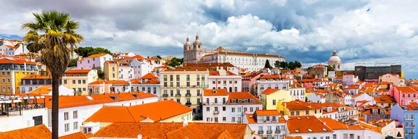 Lizbona, Portugalia panoramę miasta nad dzielnicy Alfama. Na lato — Zdjęcie stockowe