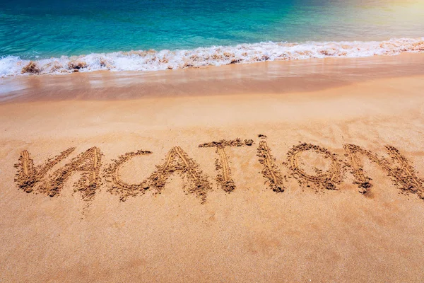 Κείμενο διακοπών σε μια παραλία. Διακοπές γραμμένες σε αμμώδη τροπική β — Φωτογραφία Αρχείου