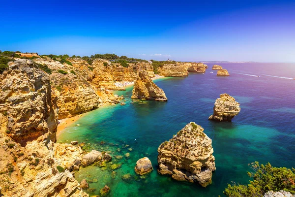 Фабья да Маринья, красивый пляж Маринья в Алгарве, Португалия . — стоковое фото