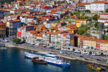 Porto, Portekiz 'in Douro Nehri kıyısındaki eski kasabası. Oporto Panoraması.