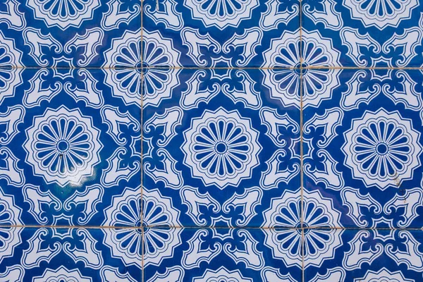 Azulejo is een vorm van Portugees of Spaans geschilderd, tin-geglazuurde, — Stockfoto