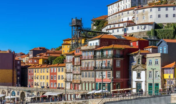 Malowniczy widok na stare miasto Porto architektury molo nad Duoro r — Zdjęcie stockowe