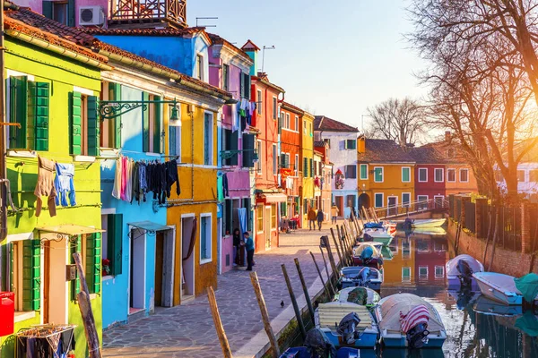 Prádlo z typických domů ostrova Burano, Benátky, — Stock fotografie