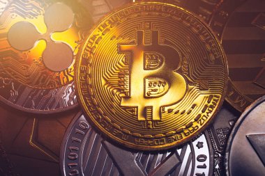 Cryptocurrencies Bitcoin, Etherium, dalgalanma, Litecoin kümesi