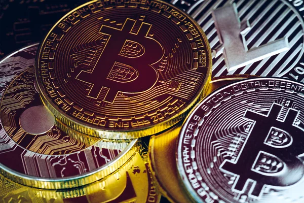 Uppsättning kryptovalutor med Bitcoin, Etherium, rippel, Litecoin — Stockfoto