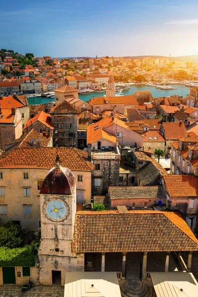 Régi város Trogir Dalmáciában, Horvátországban. Trogir óváros. A közelben S — Stock Fotó