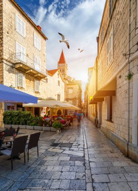 Şehir Trogir, Hırvatistan Avrupa eski turistik yer görünümü ile 
