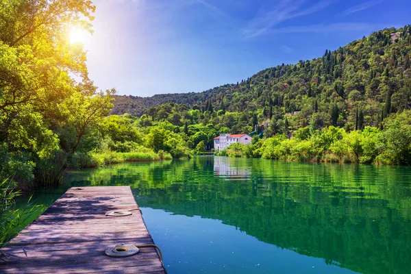 Θέα στο Εθνικό Πάρκο Krka, Κροατία, Ευρώπη. Υπέροχο καλοκαιρινό Βι — Φωτογραφία Αρχείου