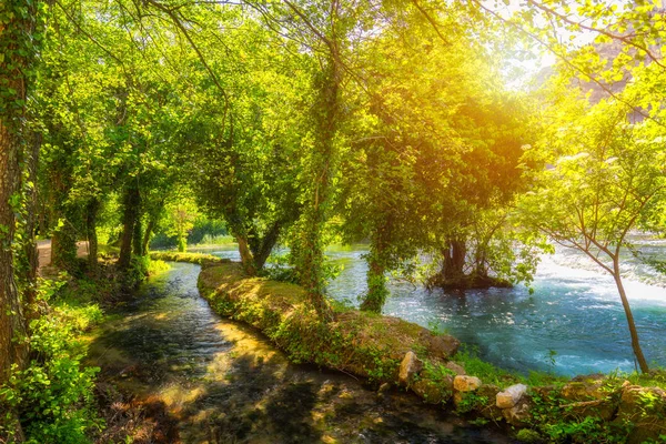 Vodopády Krka, národní Park, Dalmácie, Chorvatsko. Pohled na Krka — Stock fotografie