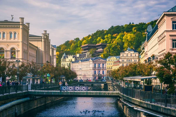 Karlovy vary, Tschechische Republik - 30. September 2017: Blick auf alte t — Stockfoto