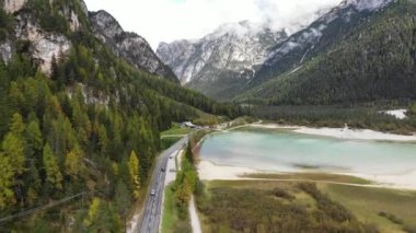 Lake Landro veya Lago di Landro Durrensee güney Dolomites , Kuzey İtalya. Shot Lake Landro veya Lago di Landro Durrensee güney Dolomites , Kuzey İtalya.