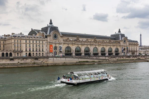 Paris, Fransa - 5 Temmuz 2018: Seine Nehri'nden Musee d'Orsay — Stok fotoğraf