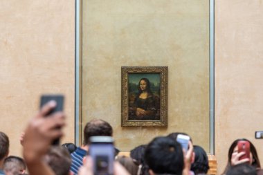 Paris, Fransa - 6 Temmuz 2018: Louvre Müzesi'nde Mona Lisa. Hedef