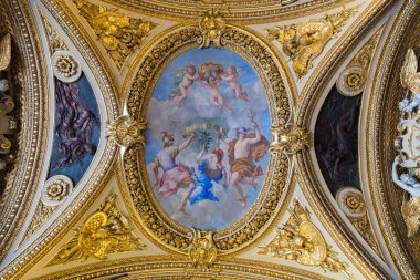 Paris, Fransa - 6 Temmuz 2018: Louvre Müzesi, Paris, Fransa. Luxu