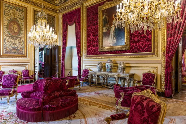 Paris, Fransa - 6 Temmuz 2018: Napolyon Iii'ün Louv şehrindeki daireleri