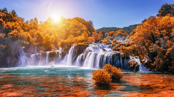 Крка национальный парк с осенью цветов деревьев, известный путешествия де — стоковое фото
