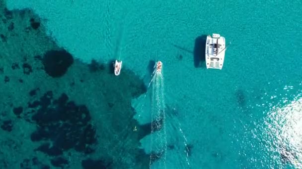 Jacht Lagunie Słoneczny Dzień Żeglarstwo Jacht Morzu Dron Fotograficzny Powietrza — Wideo stockowe