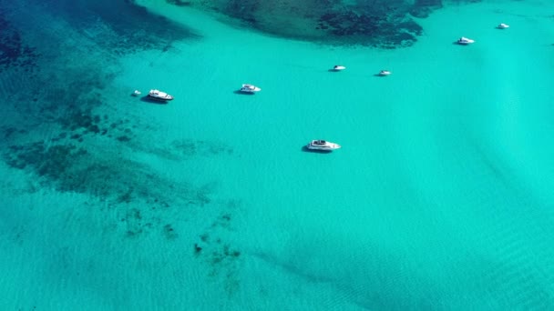 Jacht Lagunie Słoneczny Dzień Żeglarstwo Jacht Morzu Dron Fotograficzny Powietrza — Wideo stockowe