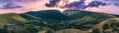Gün batımında Turda Gorge (Cheile Turzii) panoraması, doğal rezerv,