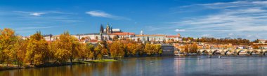 Prague, Czezh Cumhuriyeti. Eski çekici doğal sonbahar havadan görünümü