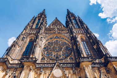 Prag, çan gotik kuleleri ve St. Vitus Katedrali. St. Vitus